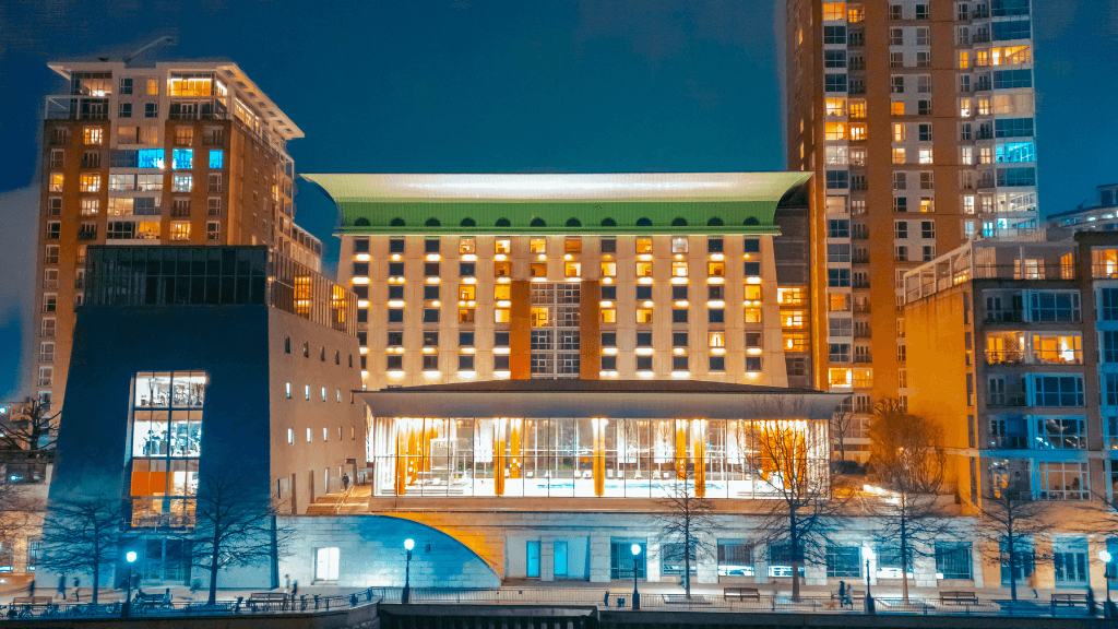 Canary Riverside Plaza Hotel — photo 1