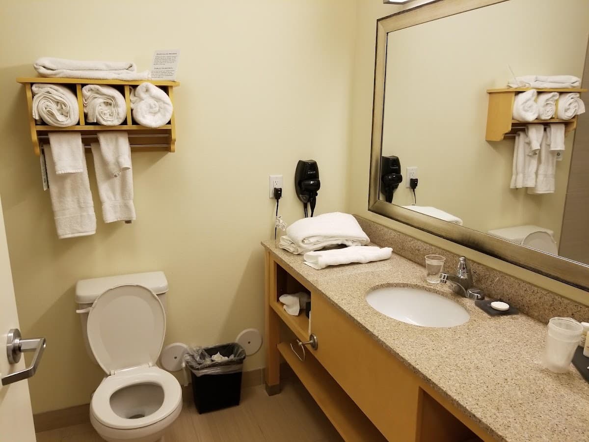 La Quinta Inn & Suites by Wyndham Rochester Mayo Clinic S — photo 4