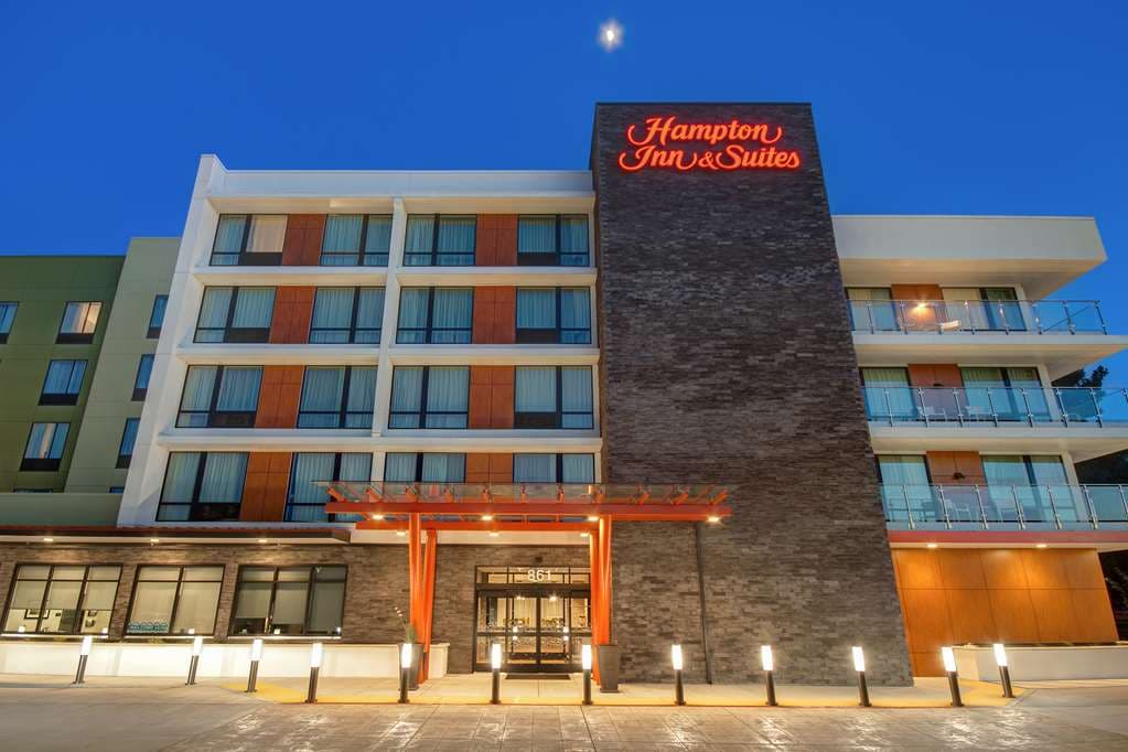 Hampton Inn & Suites Sunnyvale Silicon Valley — photo 1
