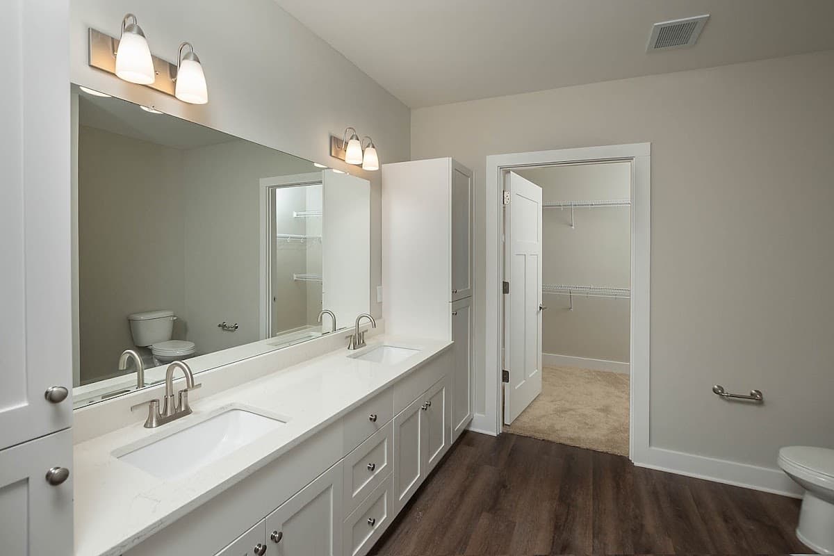 Second Avenue Apartments — photo 2