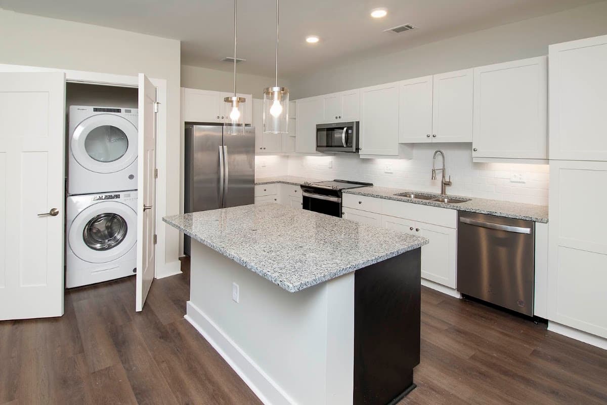Second Avenue Apartments — photo 3