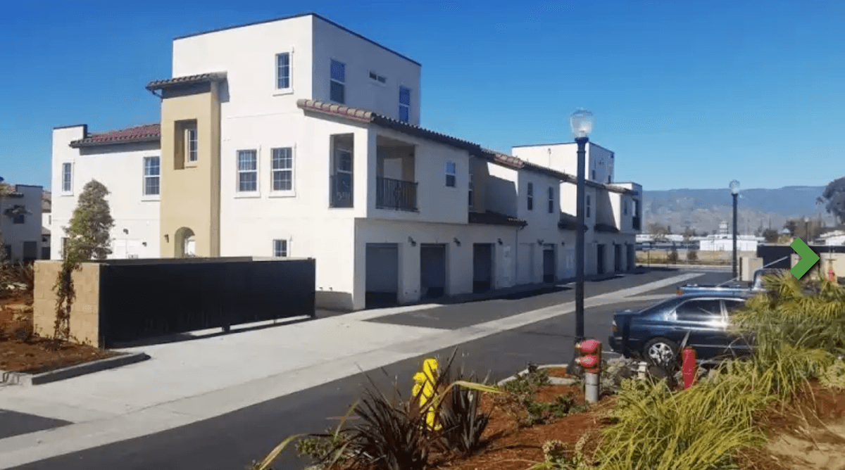 Valencia Grove Apartments — photo 2