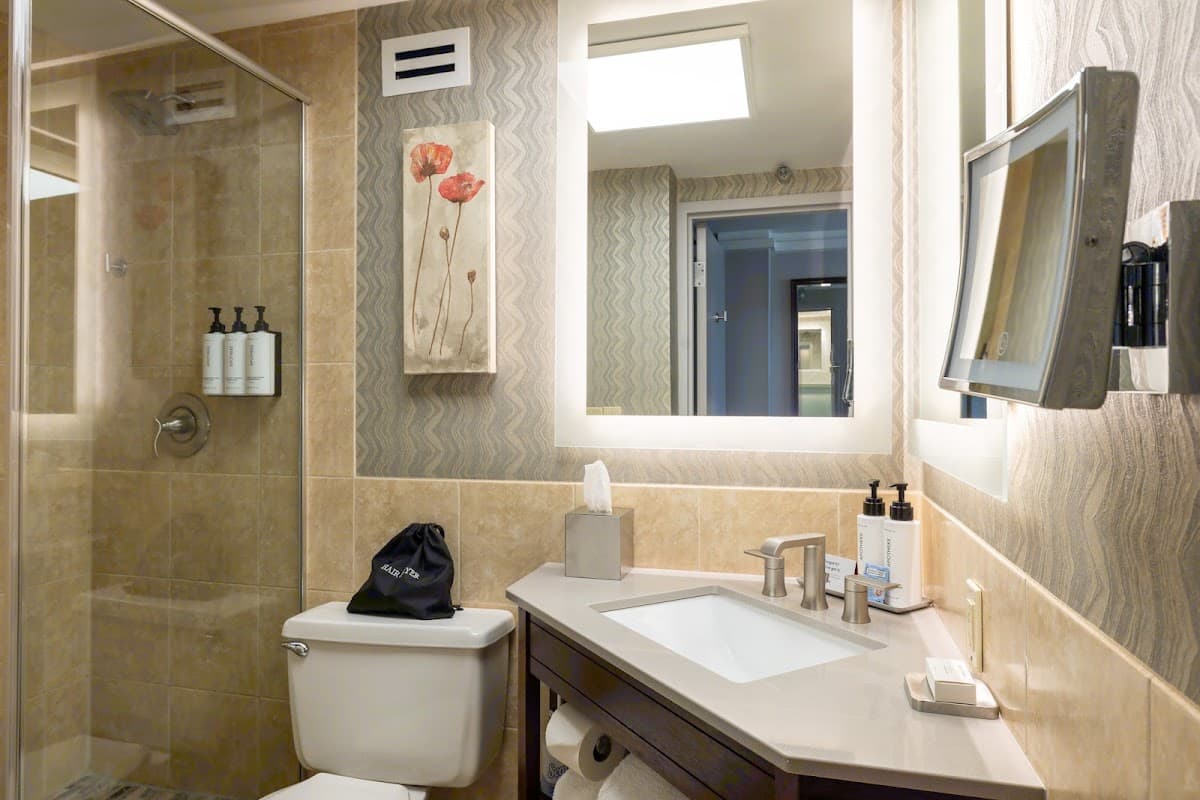 Crowne Plaza Knoxville Downtown University by IHG — photo 4