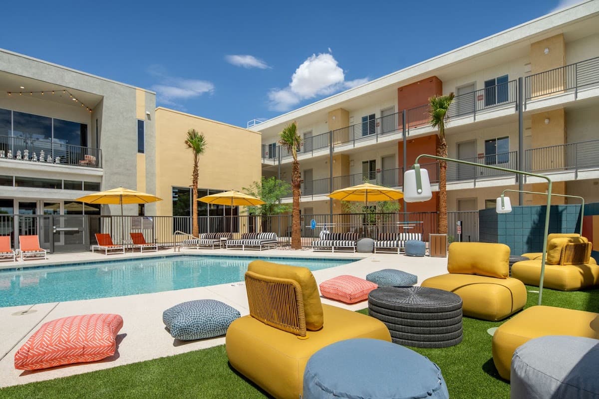 Cabana Southern Apartments — photo 1