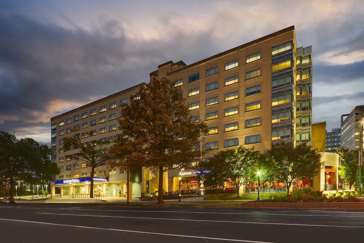 DoubleTree by Hilton St. Louis Forest Park — photo 1