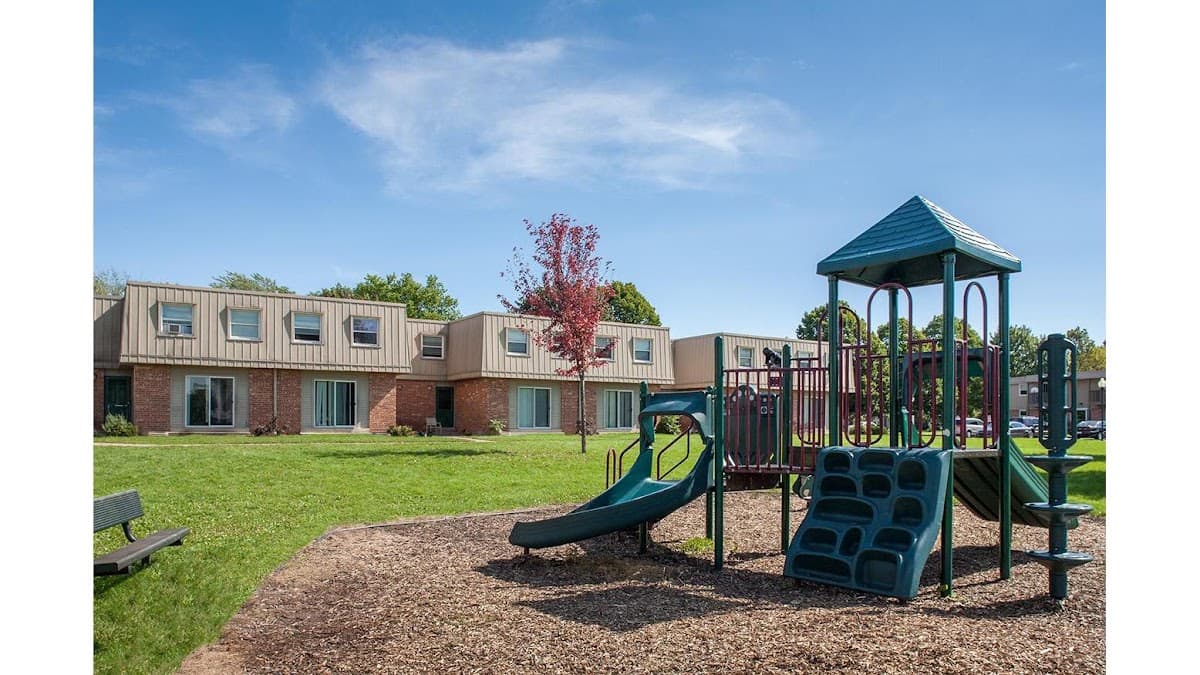 Maplewood Commons Apartments — photo 1