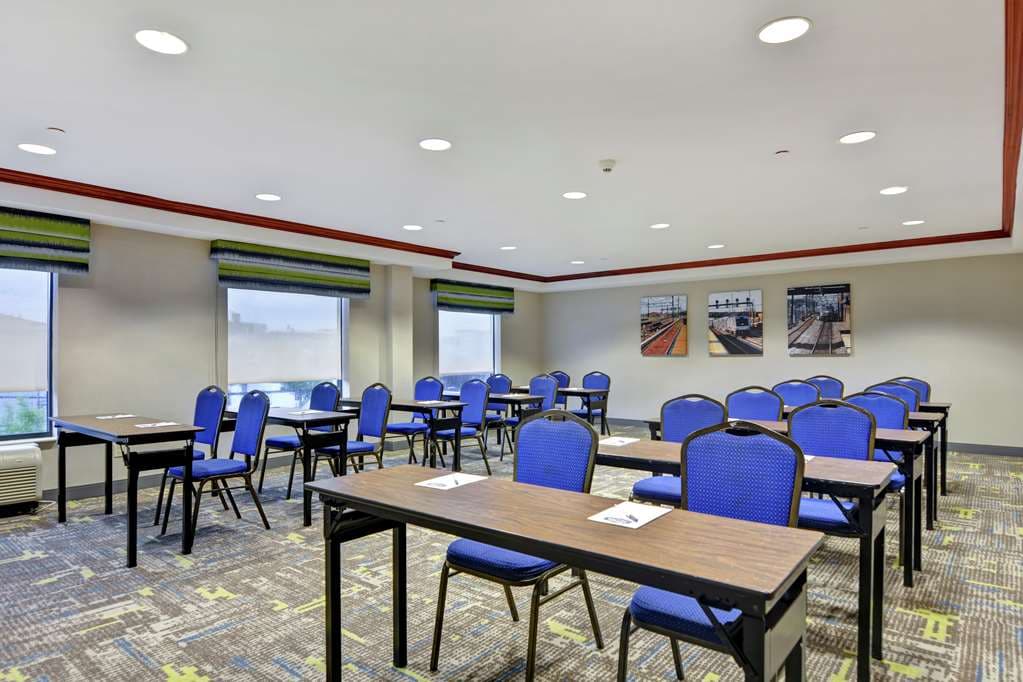 Hampton Inn & Suites Newark-Harrison-Riverwalk — photo 5