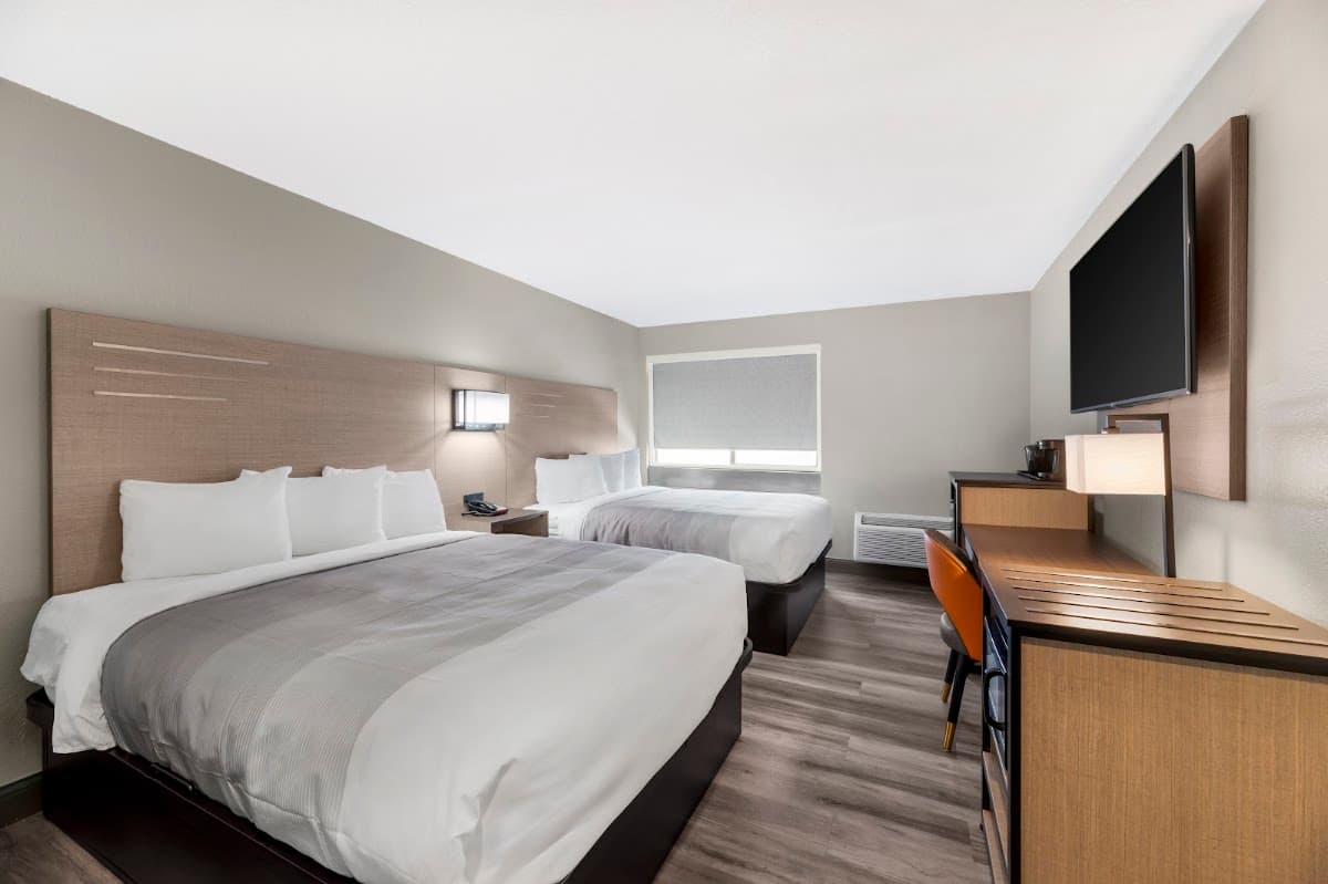 Red Lion Inn & Suites Kansas City — photo 2
