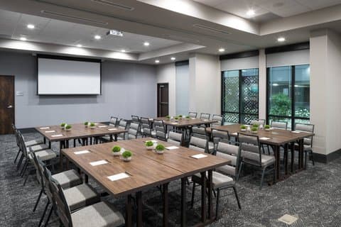 Courtyard by Marriott Houston Heights/I-10 — photo 5