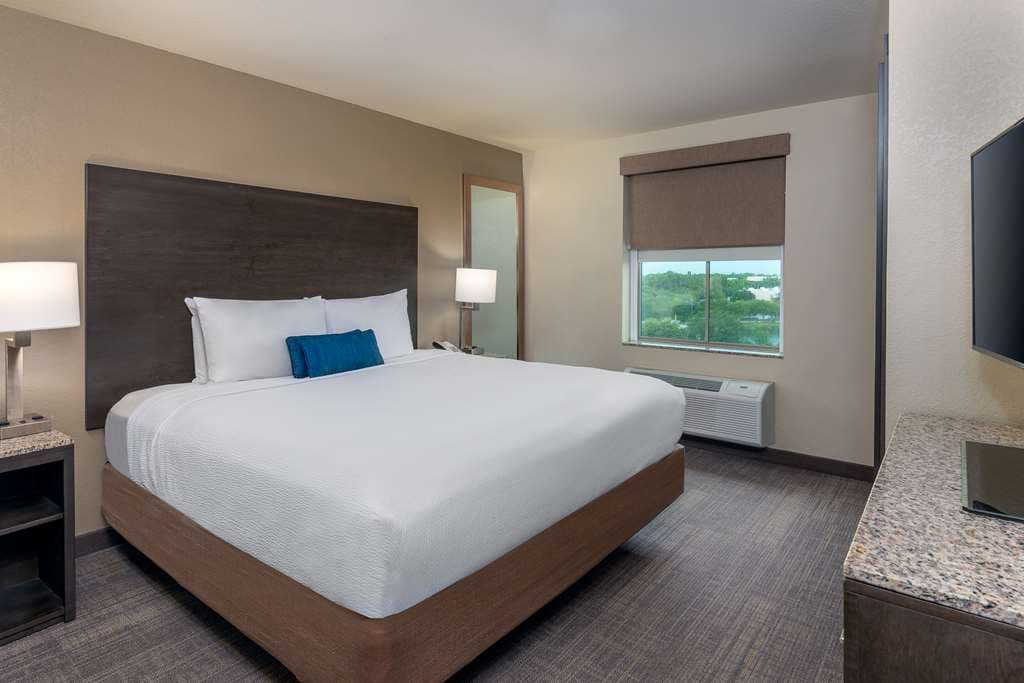 Coral Pointe Sarasota, an Ascend Collection Hotel — photo 2