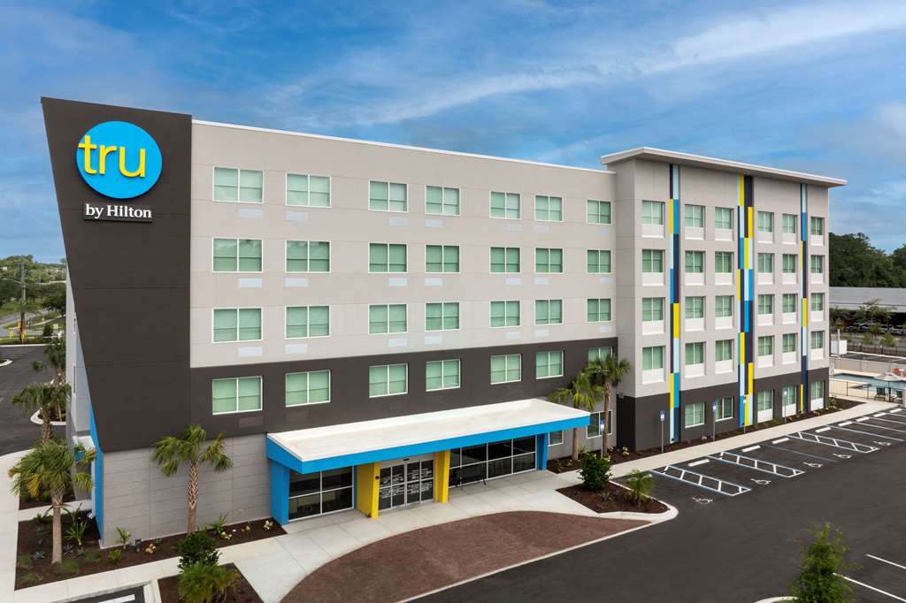 Tru by Hilton Jacksonville Airport I-95 — photo 1