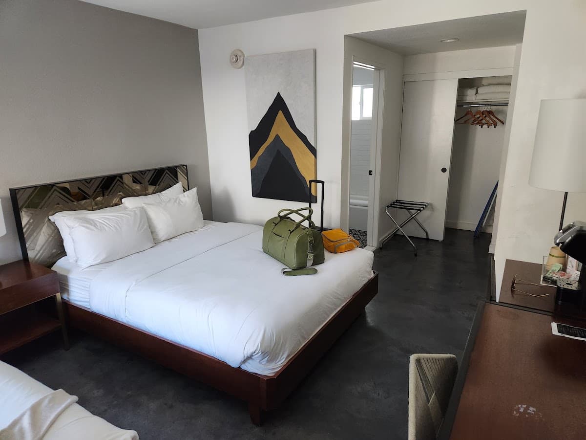 V Capri Palm Springs, a Dolce by Wyndham — photo 5