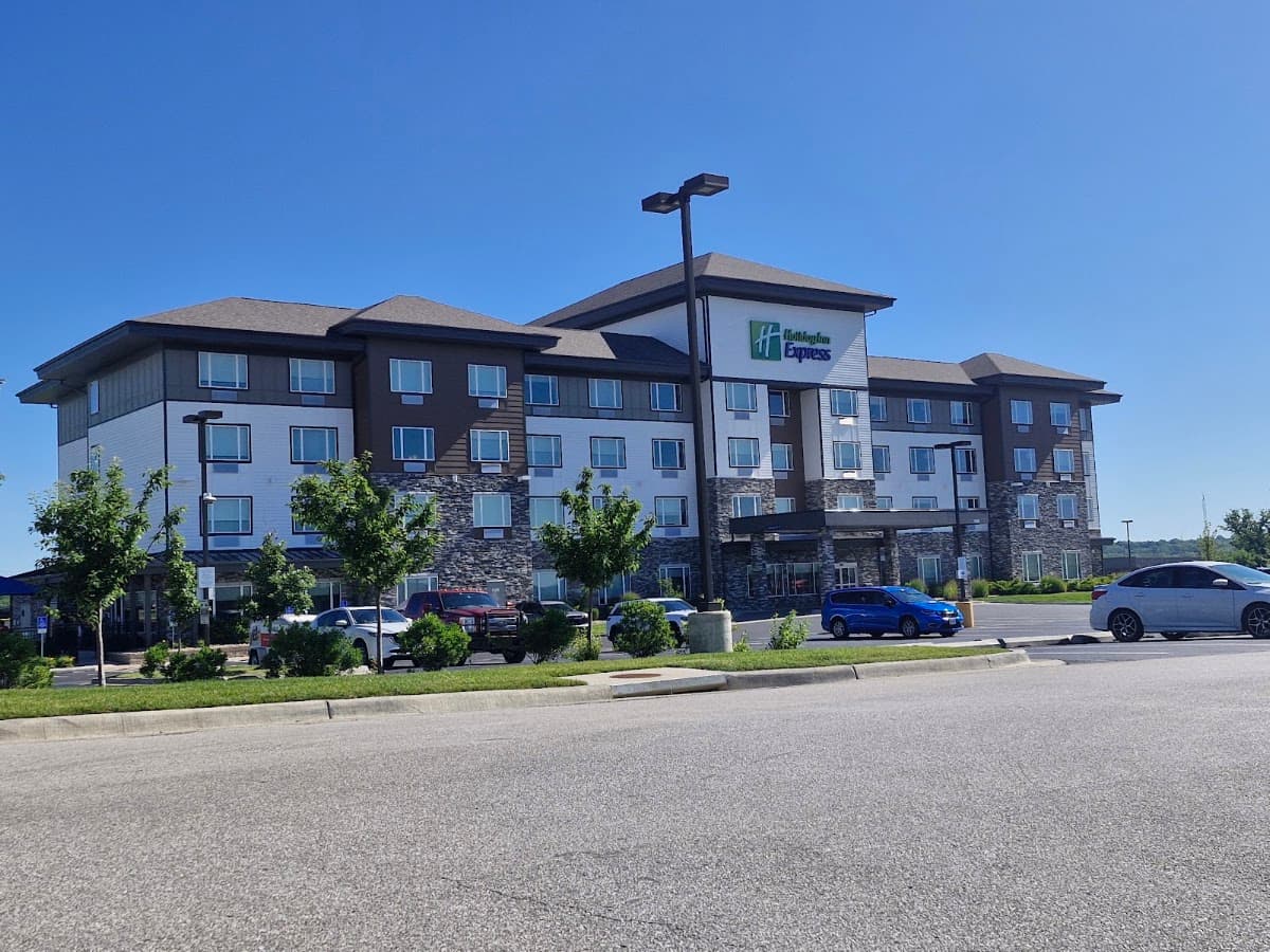 Holiday Inn Express Kansas City North – Parkville, an IHG Hotel — photo 1