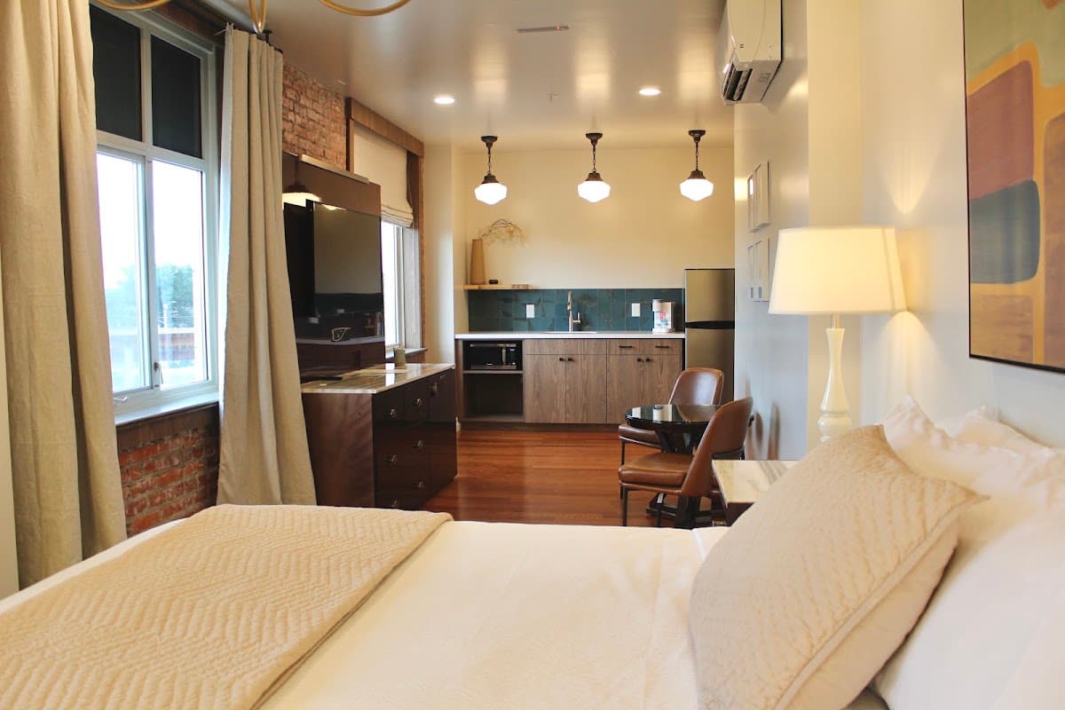 Powerhouse On Broadway -Suites & Social- — photo 2