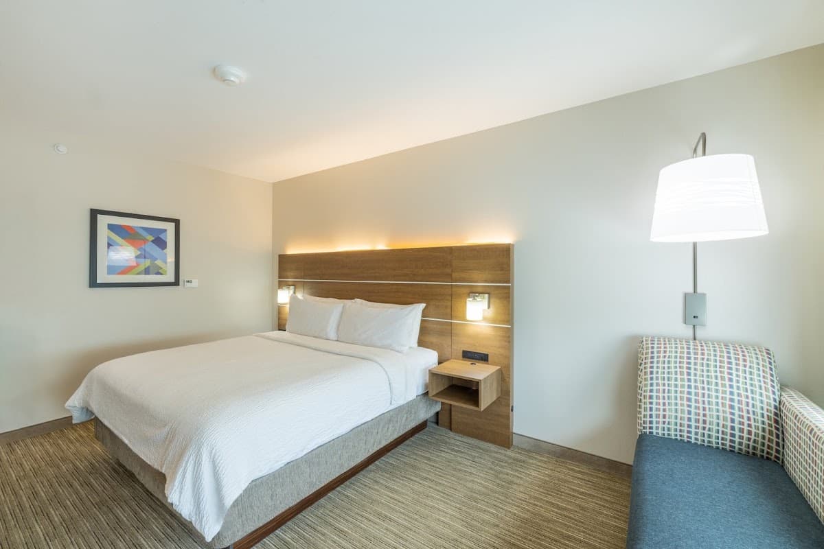 Holiday Inn Express & Suites Lindale - Tyler by IHG — photo 2