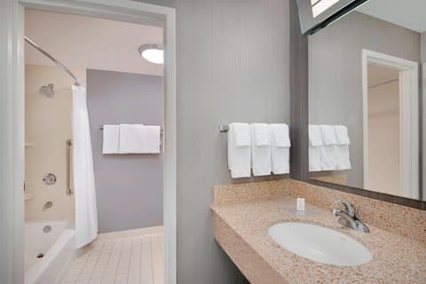 Courtyard by Marriott Savannah Midtown — photo 4