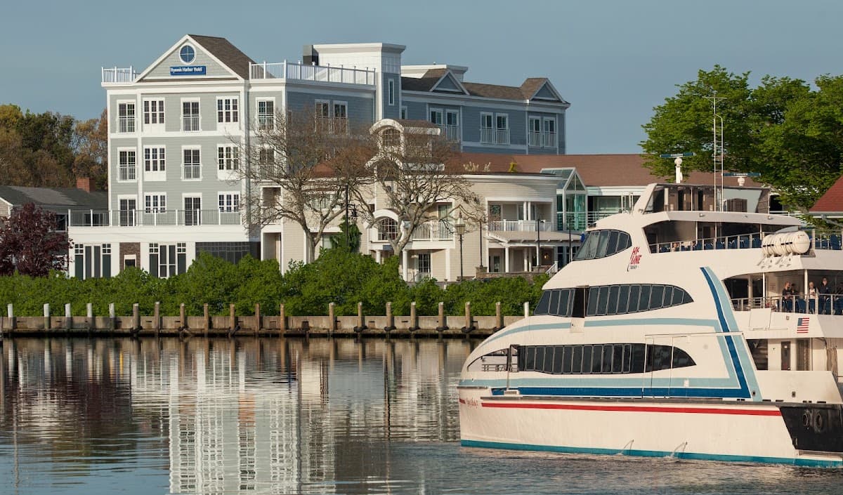 Hyannis Harbor Hotel — photo 1