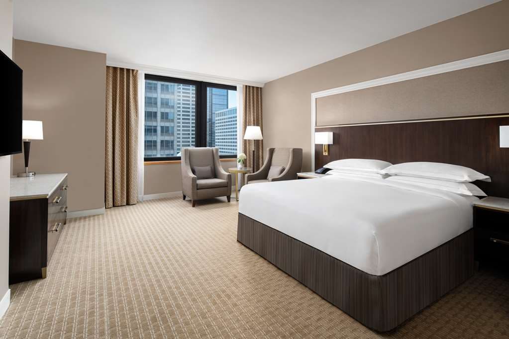 Hilton Indianapolis Hotel & Suites — photo 2