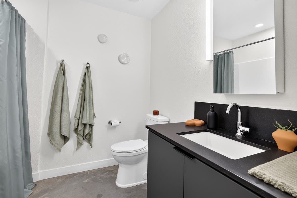 Dwell @ 5th and Farmer — photo 2