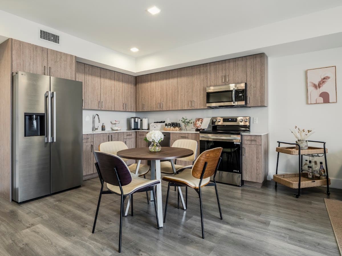 1025 METRO Apartments — photo 3