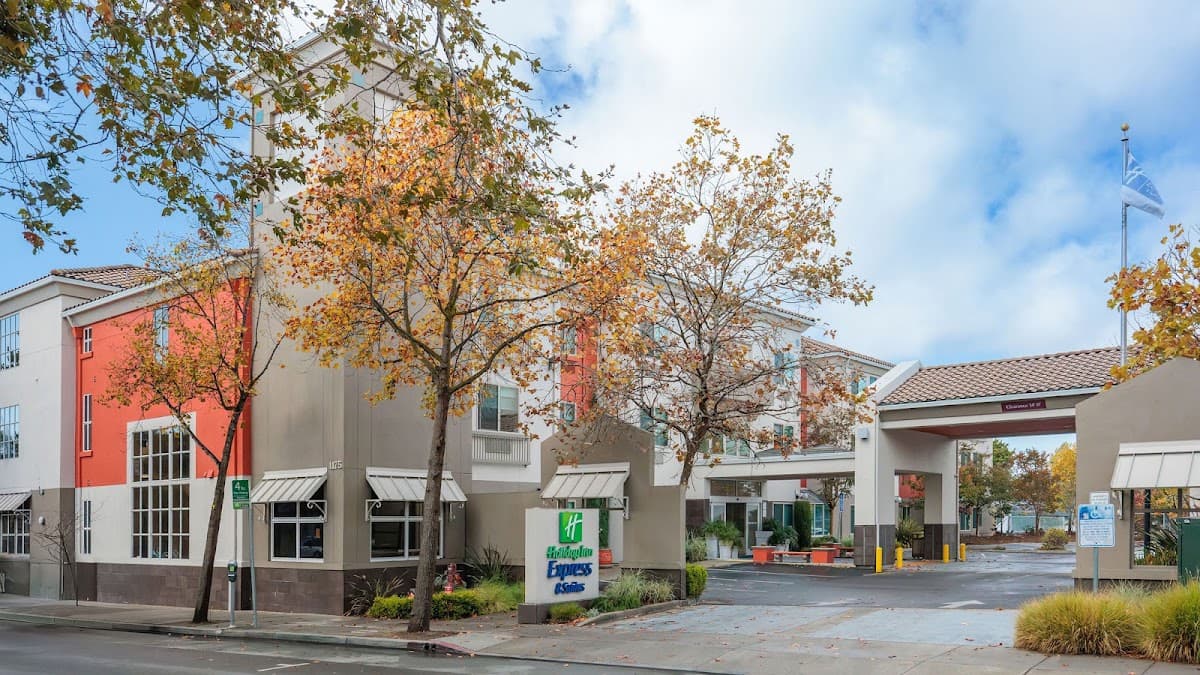 Holiday Inn Express & Suites Berkeley by IHG — photo 1