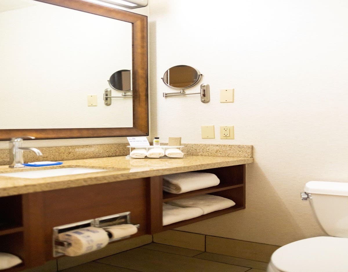 Holiday Inn Express & Suites Berkeley by IHG — photo 3