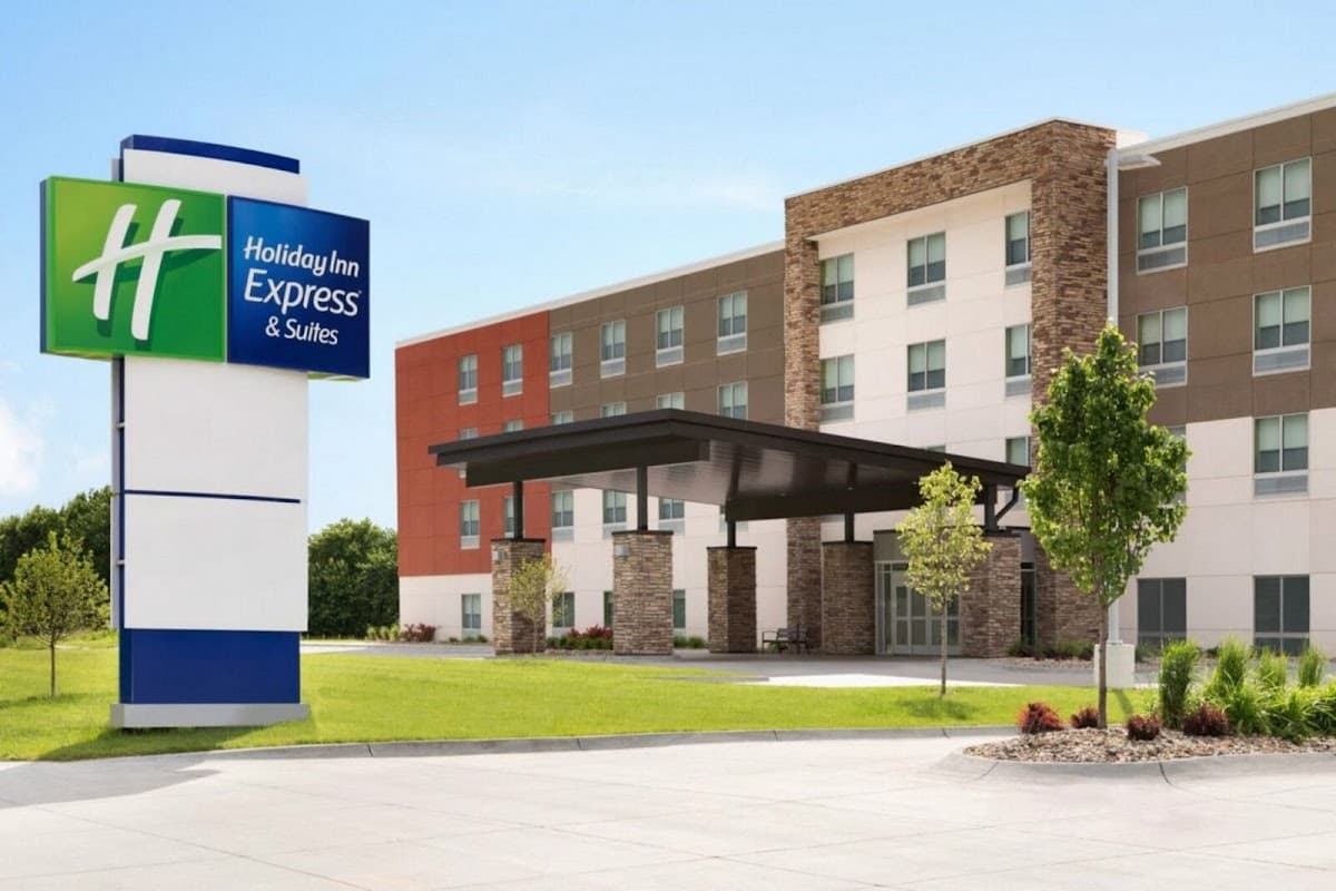 Holiday Inn Express & Suites Laramie West by IHG — photo 1