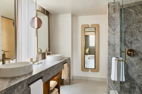 The REMI., Scottsdale, Autograph Collection — photo 4