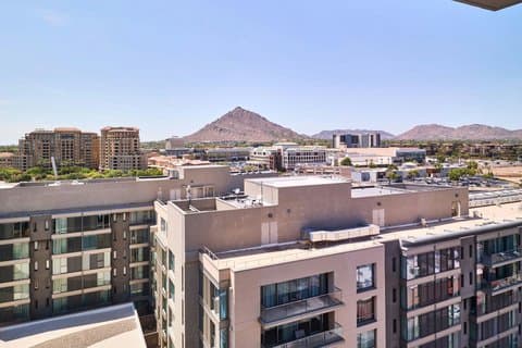 The REMI., Scottsdale, Autograph Collection — photo 5