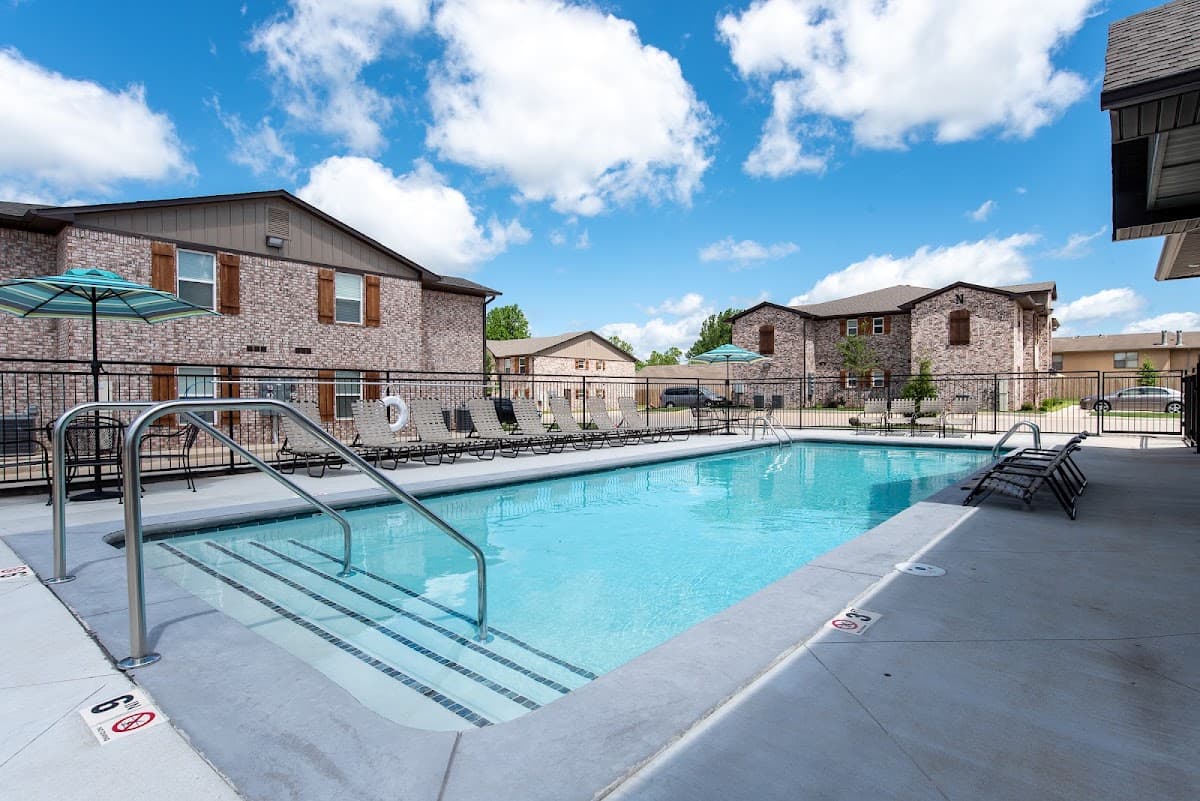 Frisco Apartments on Walnut — photo 1