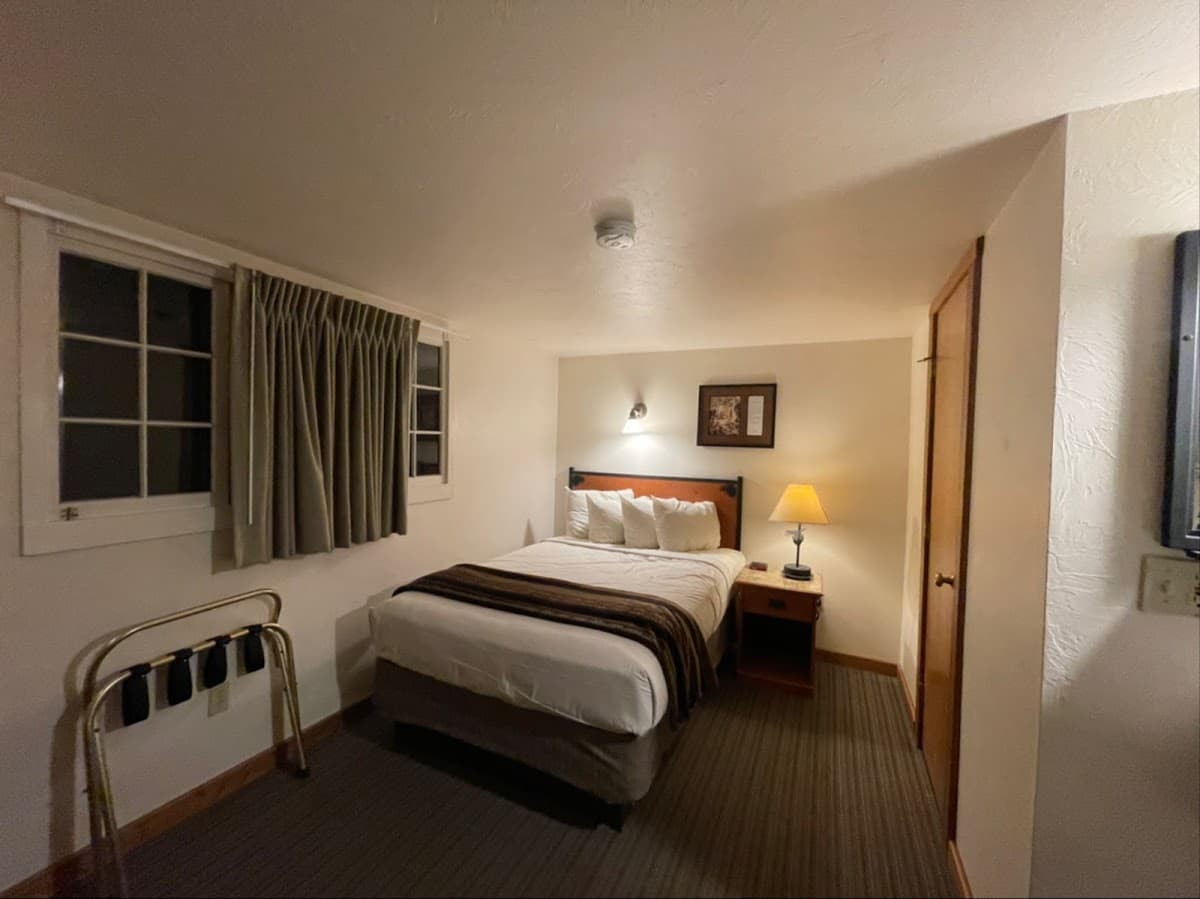 Old Faithful Lodge — photo 2