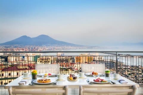 Renaissance Naples Hotel Mediterraneo — photo 1