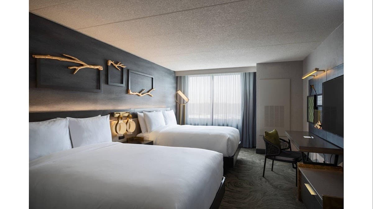 Renaissance Chicago North Shore Hotel — photo 2