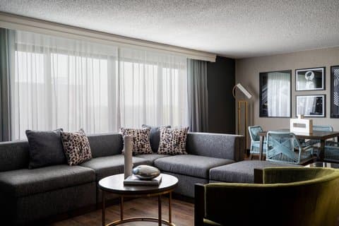 Renaissance Chicago North Shore Hotel — photo 5
