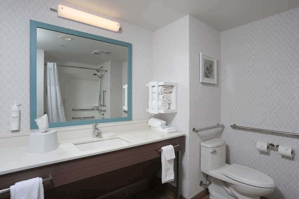 Hampton Inn & Suites Manistee Waterfront — photo 4