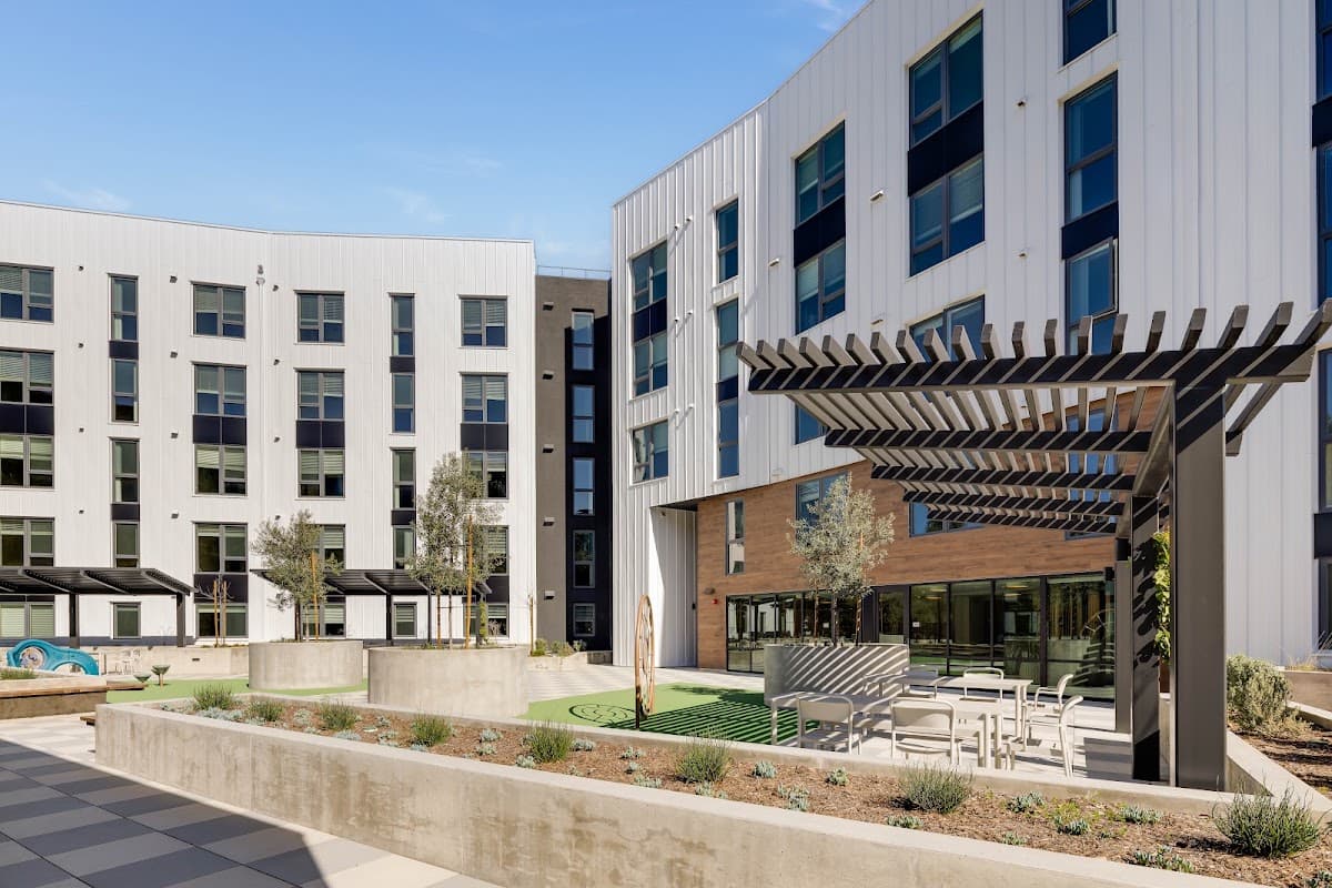 Skyline Apartments — photo 1