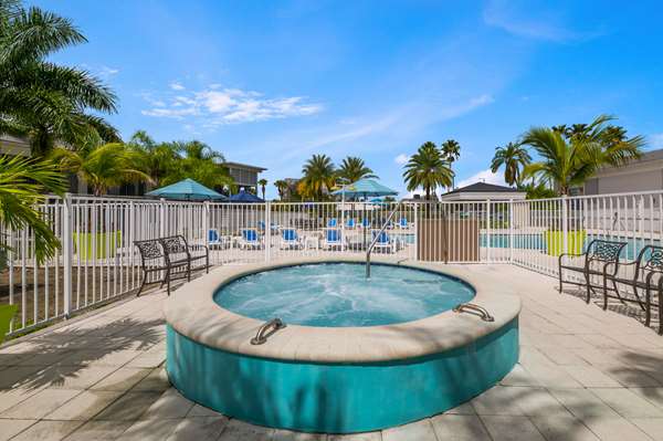 Clarion Inn & Suites Across From Universal Orlando Resort — photo 5
