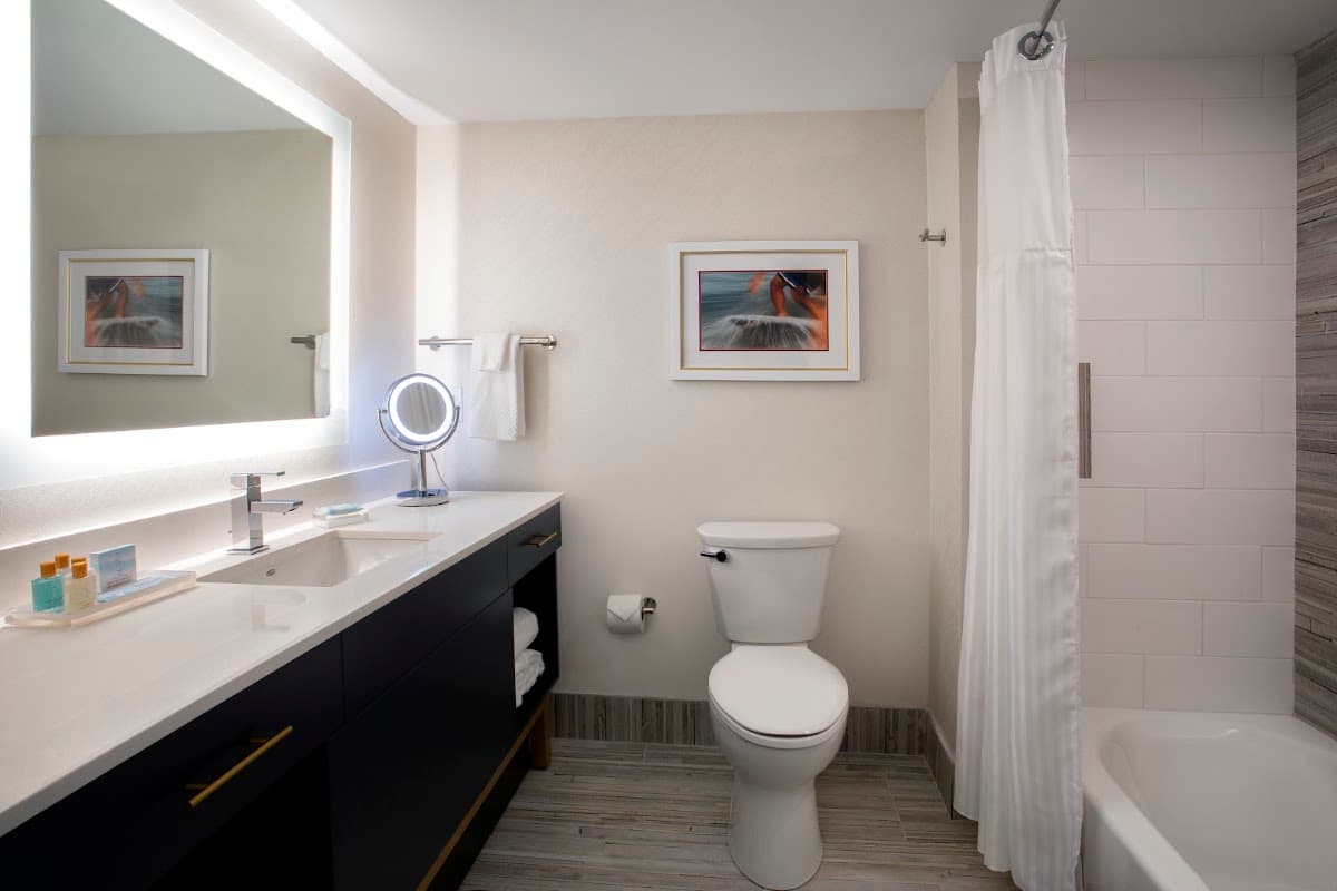 Fenwick Shores, Tapestry Collection by Hilton — photo 4