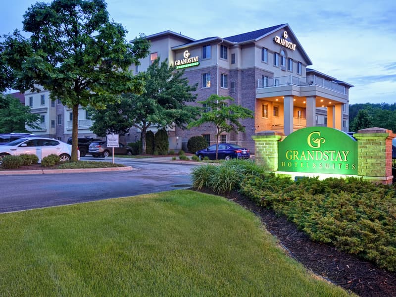GrandStay Hotel & Suites La Crosse — photo 1