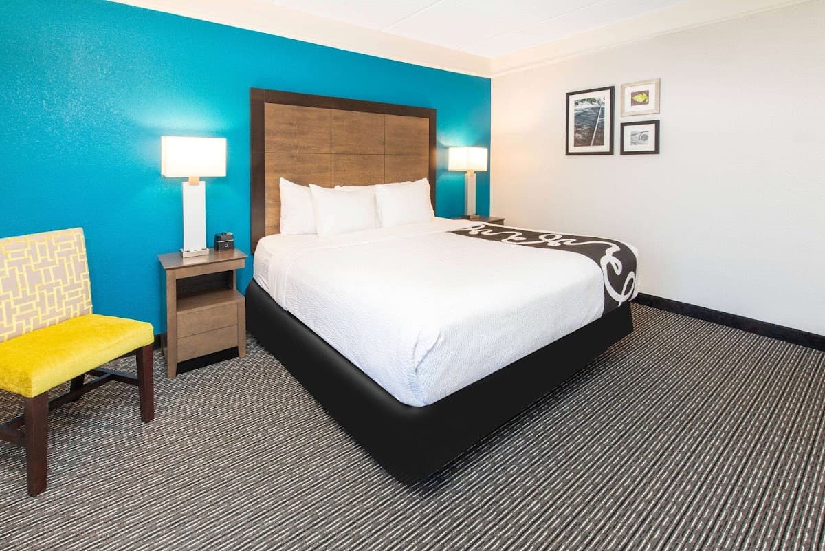 La Quinta Inn & Suites by Wyndham Tampa Brandon Regency Park — photo 5