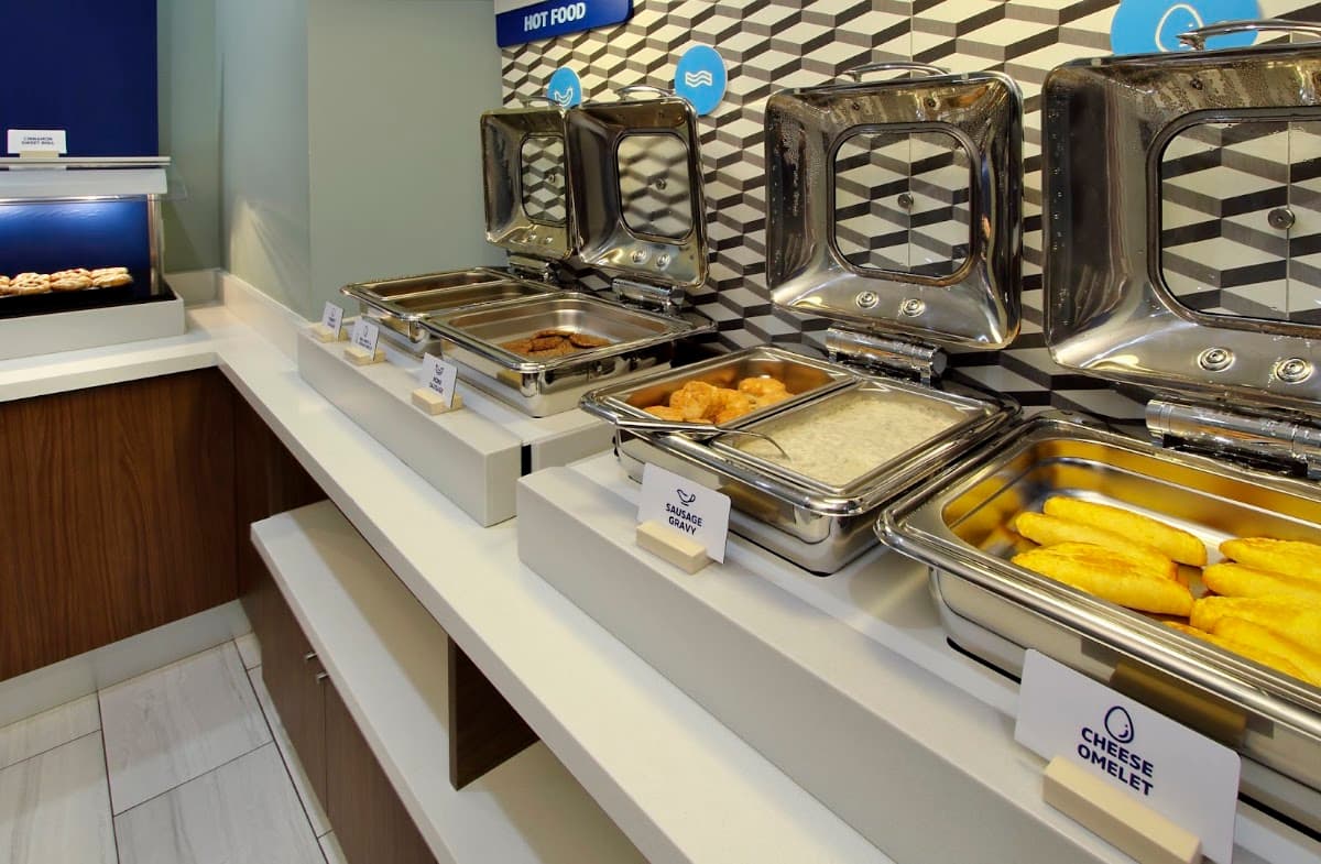 Holiday Inn Express Montreal Airport - St-Laurent by IHG — photo 5