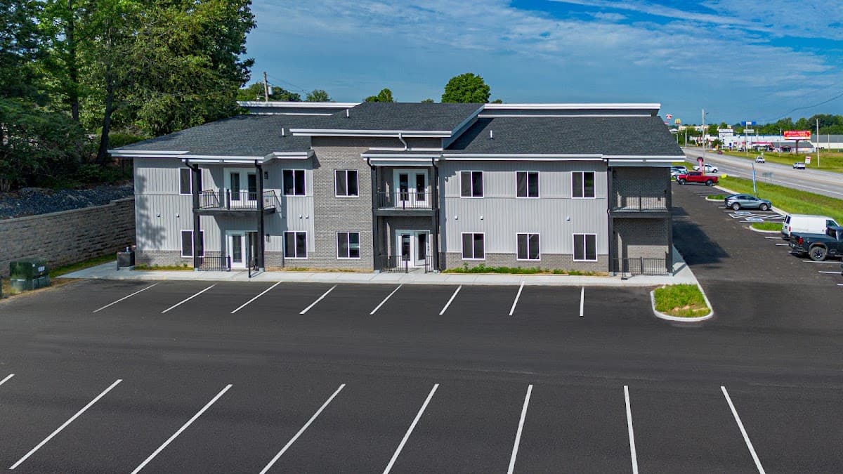 Oaks Place Apartments — photo 1