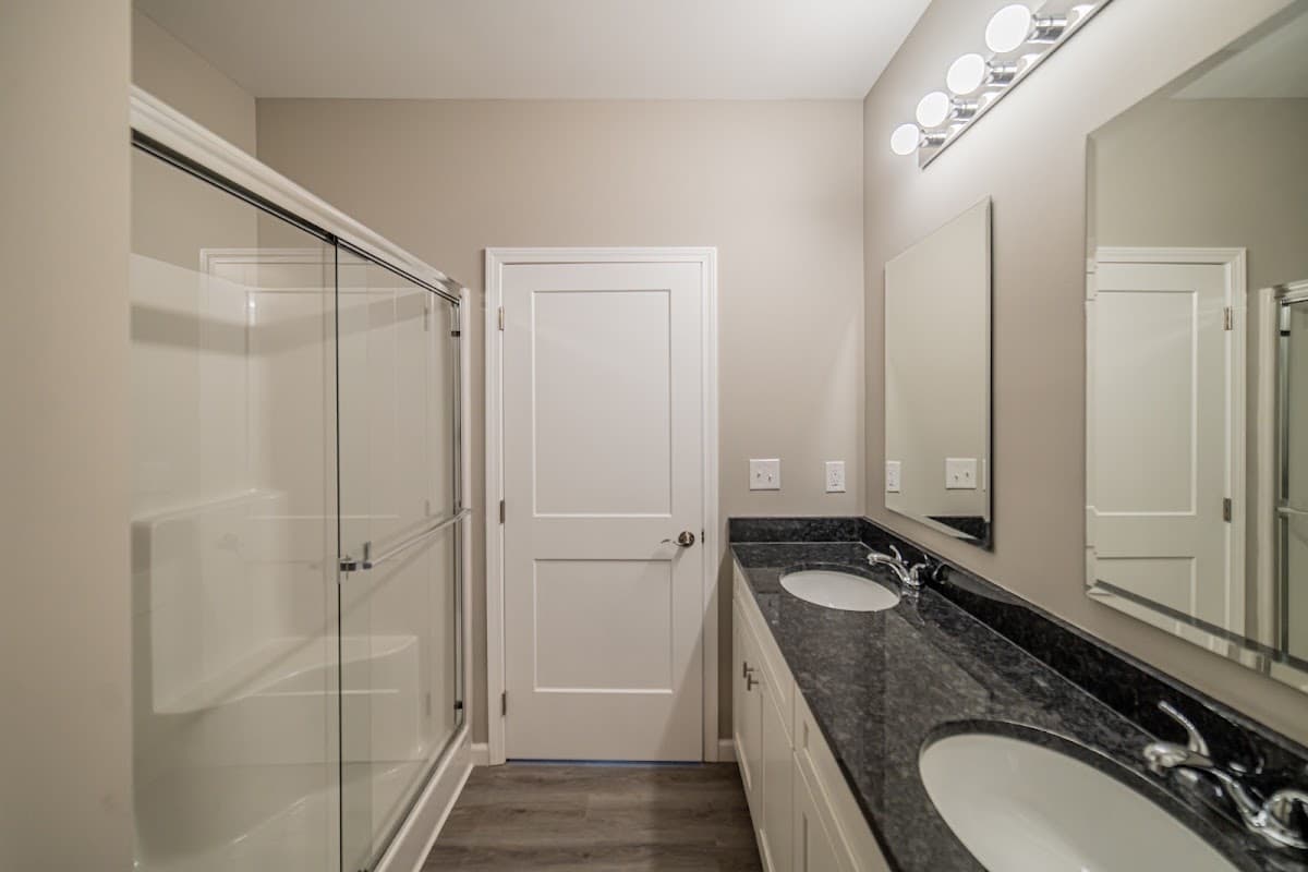 Oaks Place Apartments — photo 3