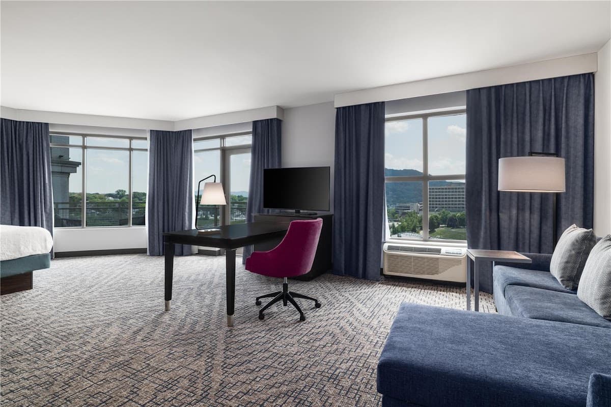 Hampton Inn & Suites Roanoke-Downtown — photo 5