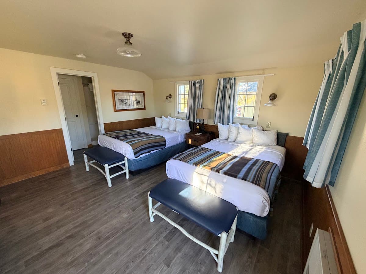 Lake Yellowstone Hotel & Cabins — photo 2