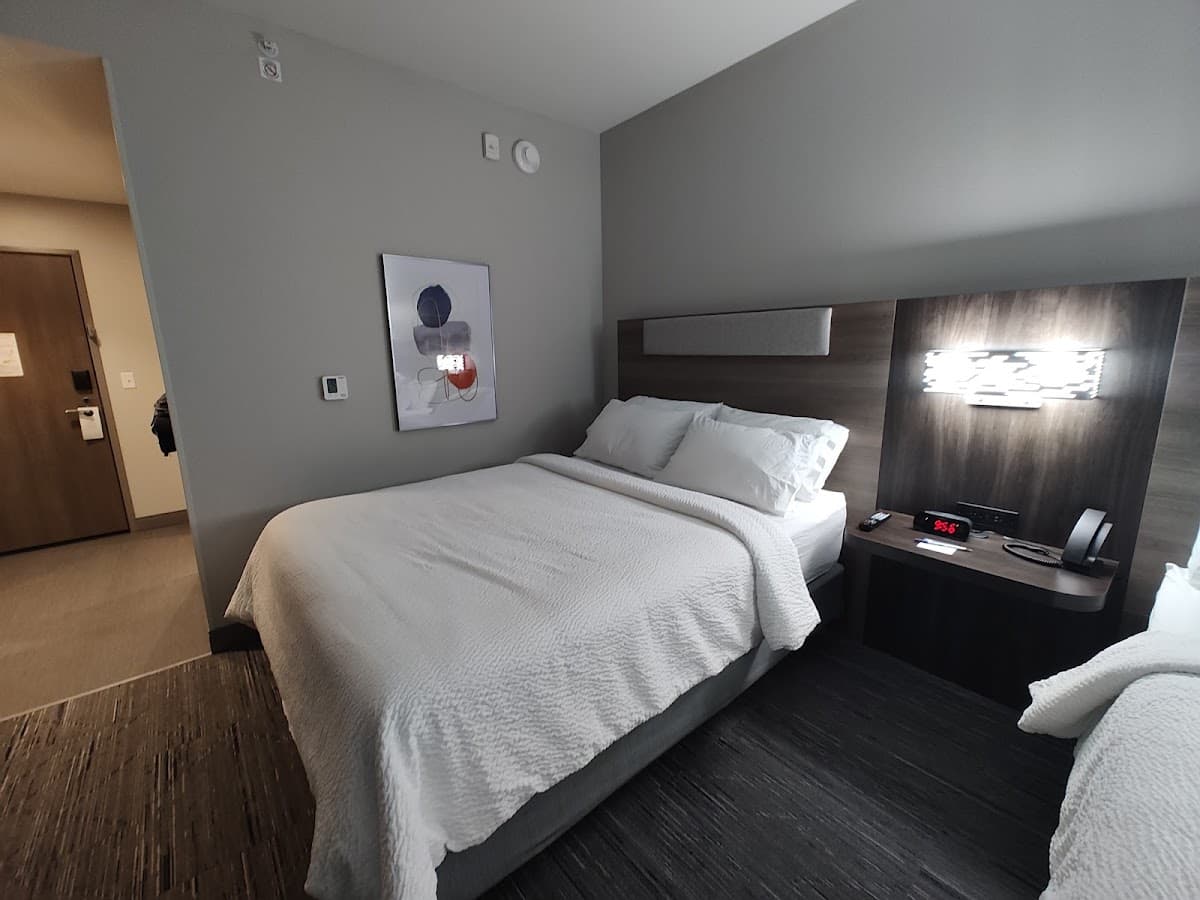 Holiday Inn Express & Suites Meridian - Boise West — photo 2