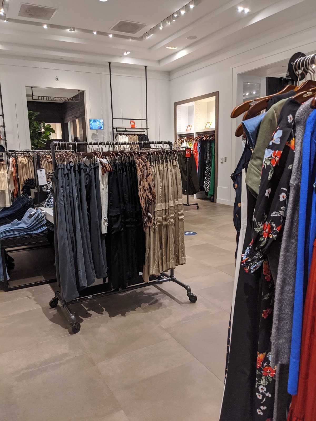 Banana Republic — photo 5