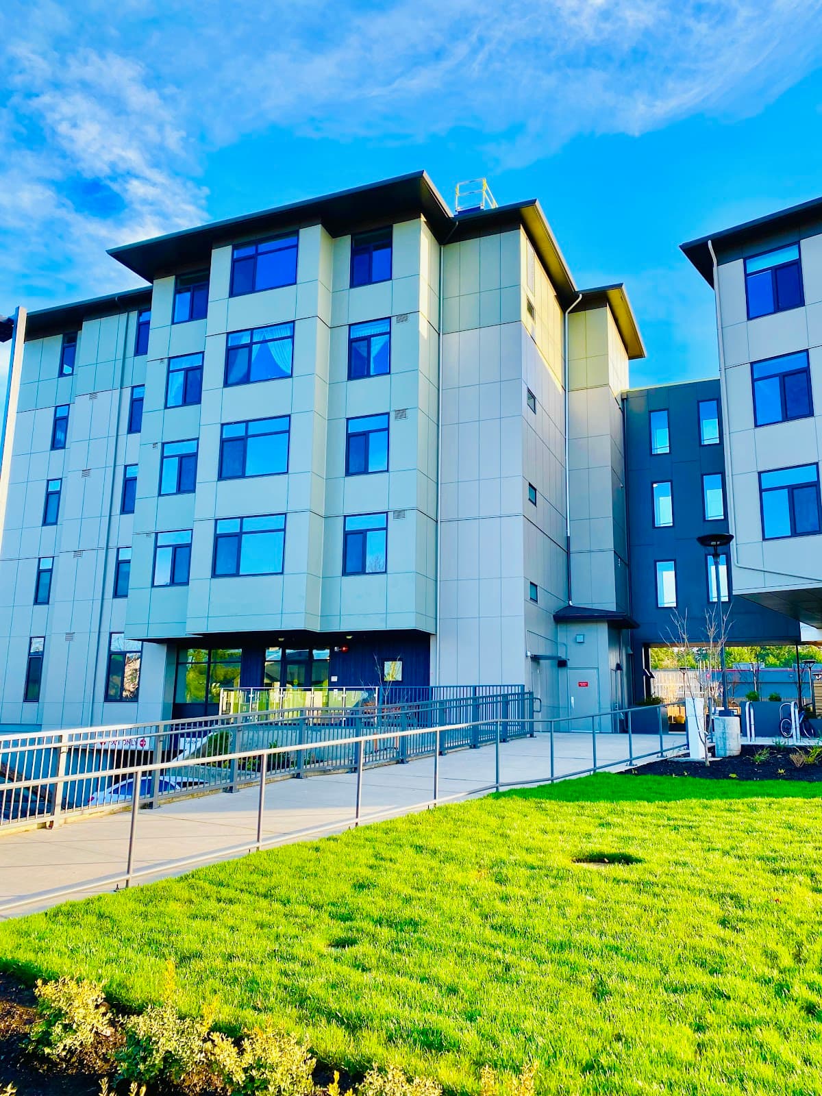 Redondo Heights Apartments — photo 1