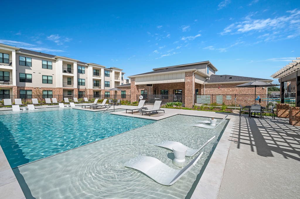 The Delta Pearland — photo 1