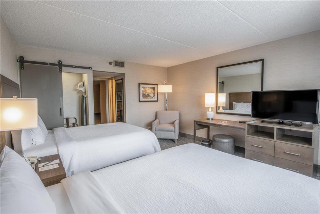 Embassy Suites by Hilton Chicago Schaumburg Woodfield — photo 2